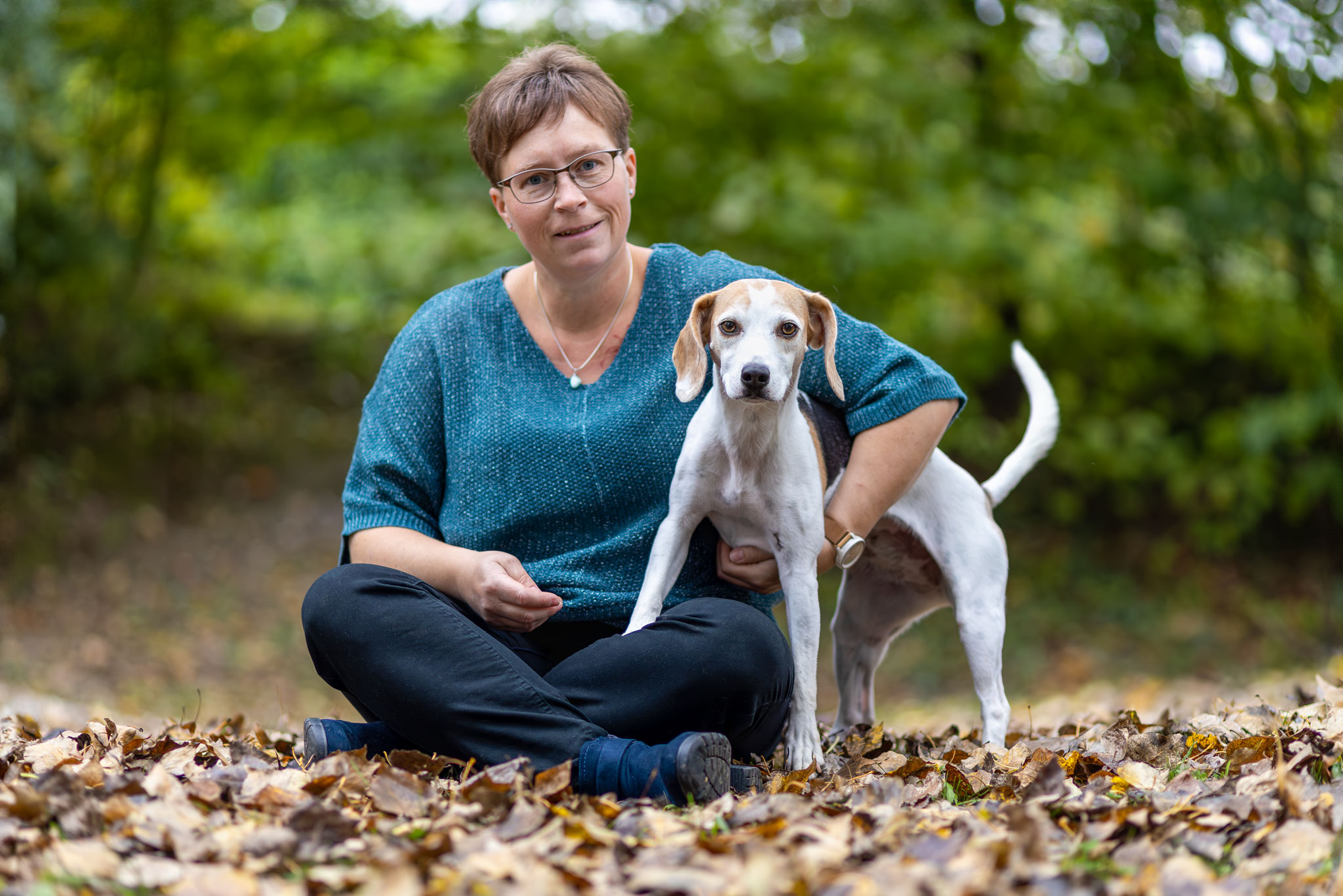 Hund Mensch Shooting im Laub